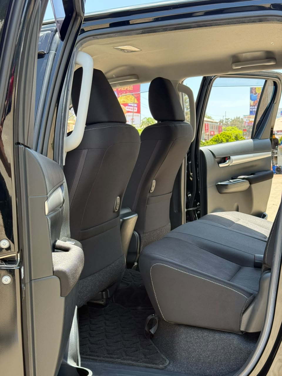 Vehicle photo 6