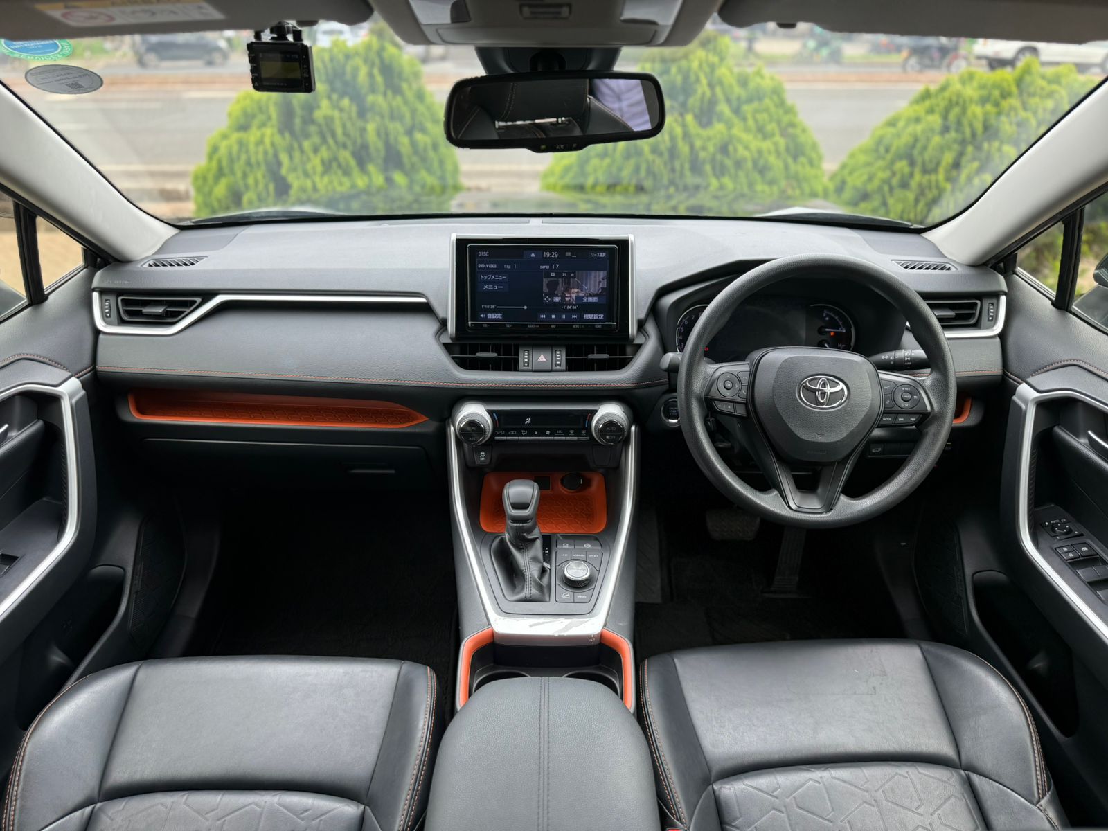 Vehicle photo 8