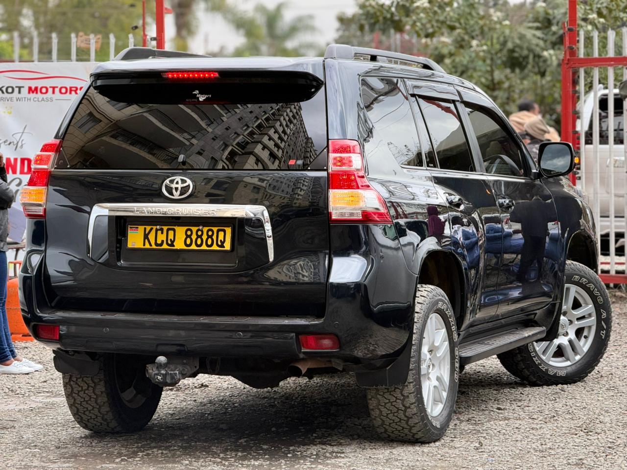 Vehicle photo 4