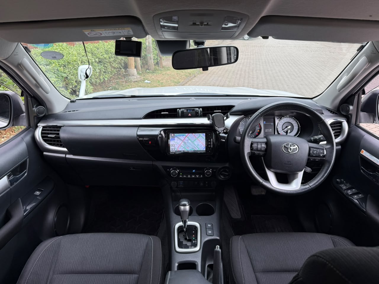 Vehicle photo 8