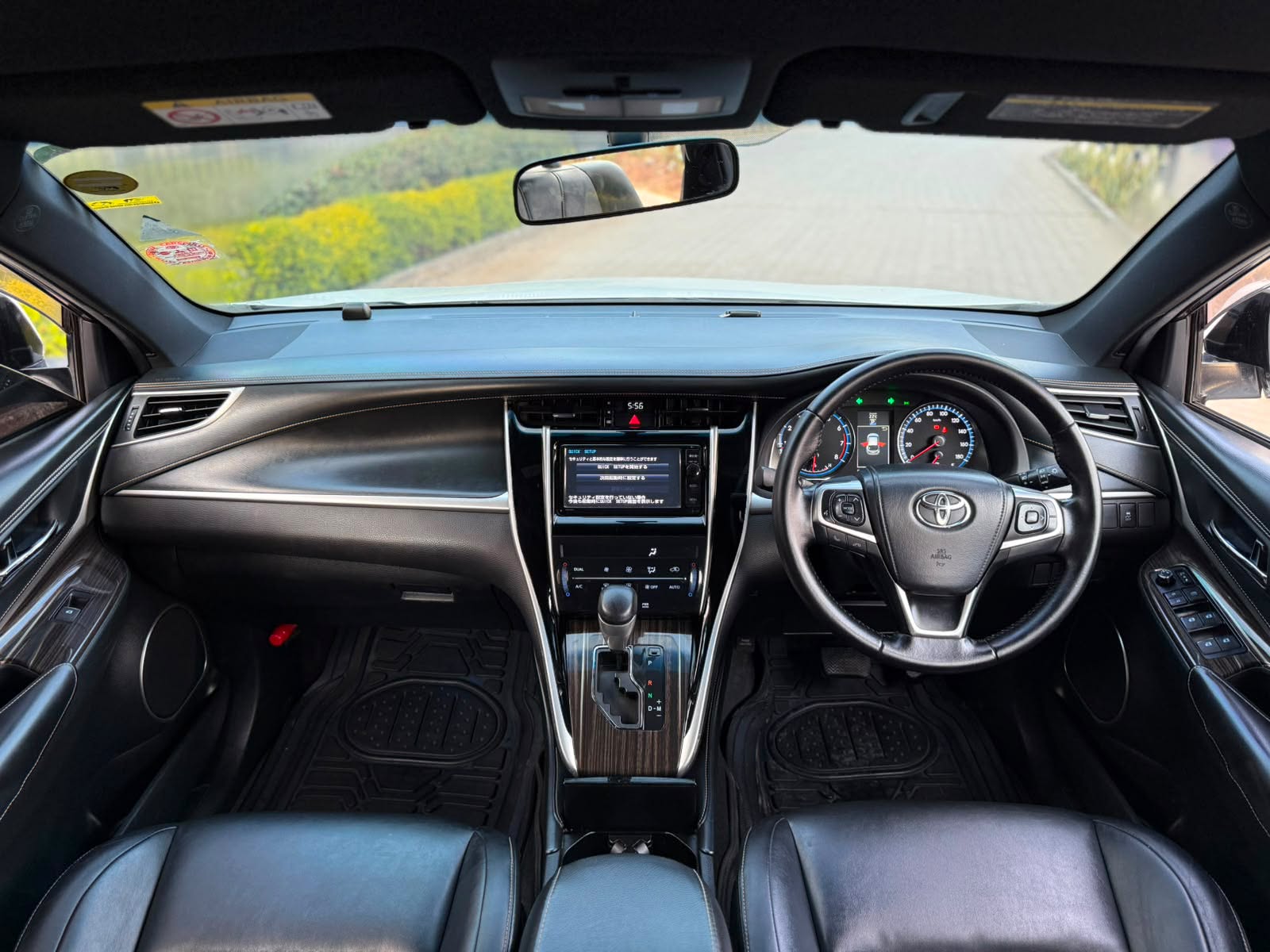 Vehicle photo 6