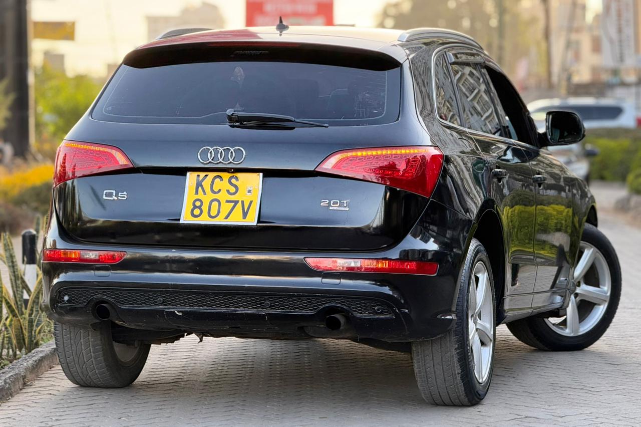 Vehicle photo 2