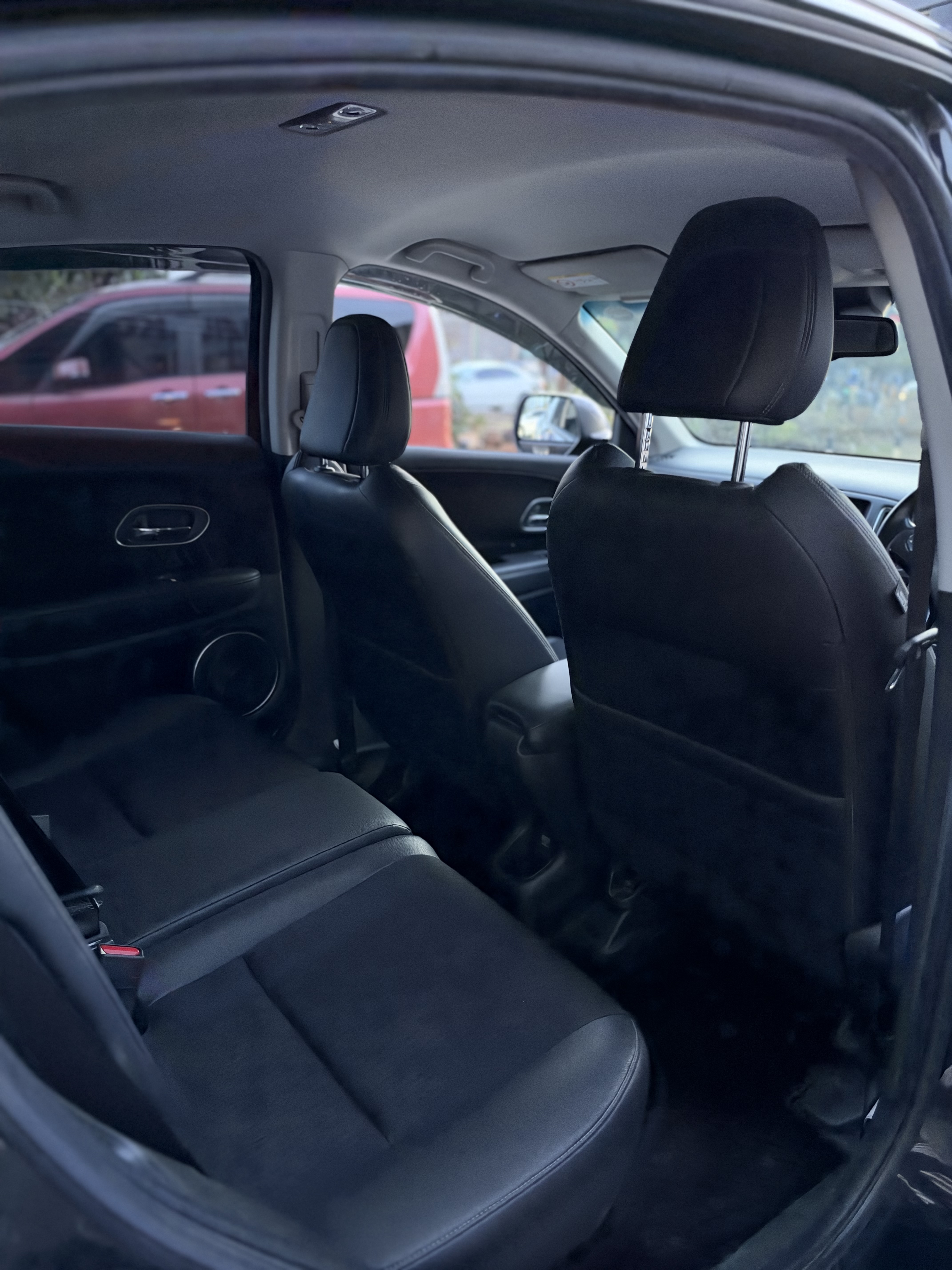 Vehicle photo 6