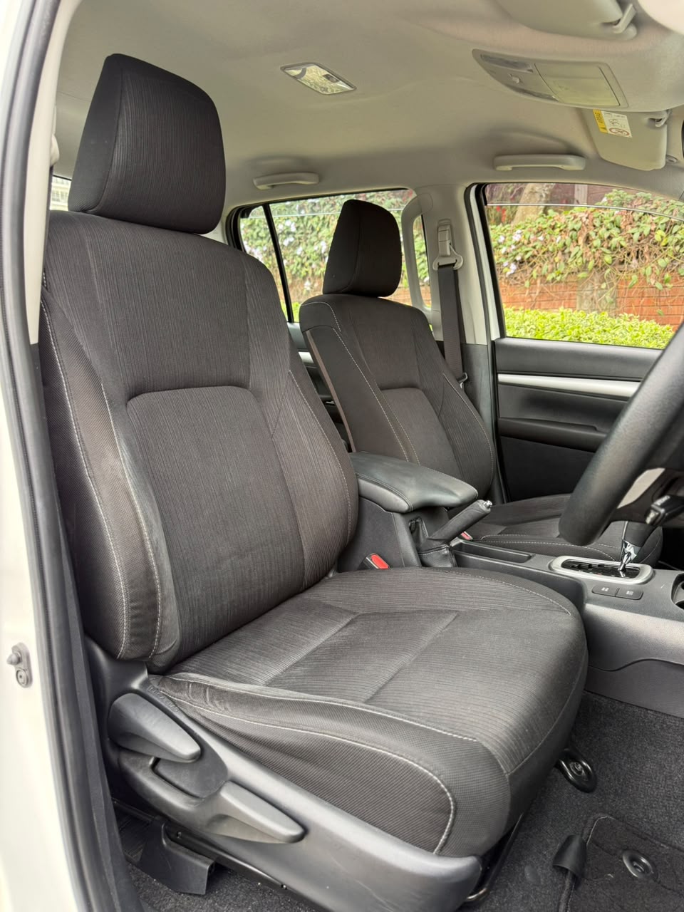 Vehicle photo 6