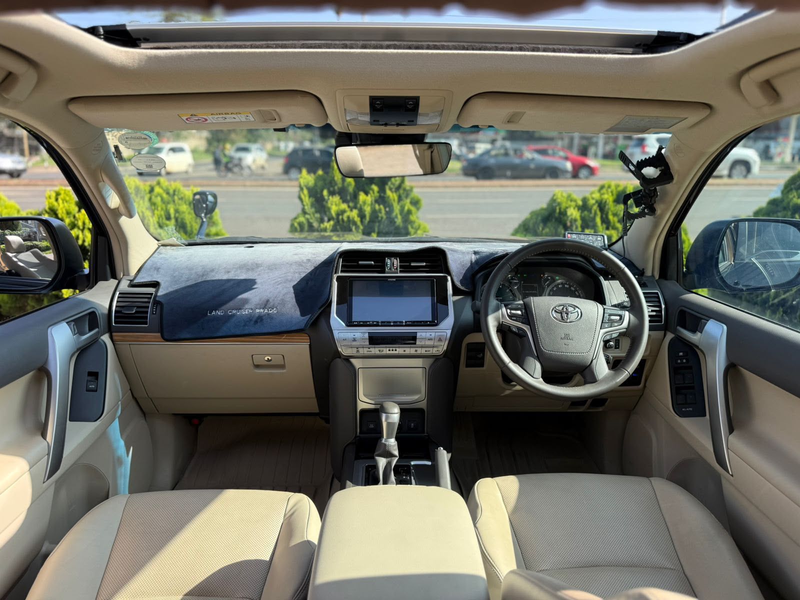 Vehicle photo 7