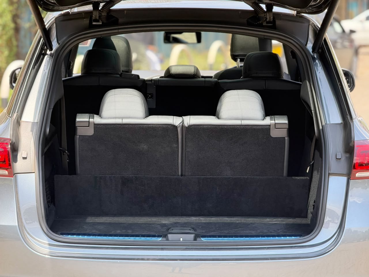 Vehicle photo 8