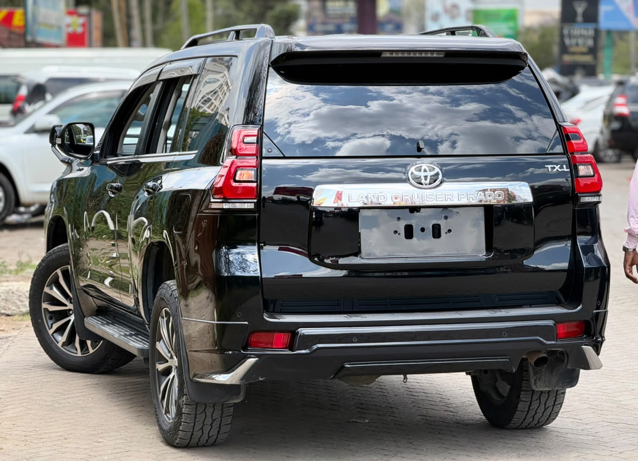 Vehicle photo 2