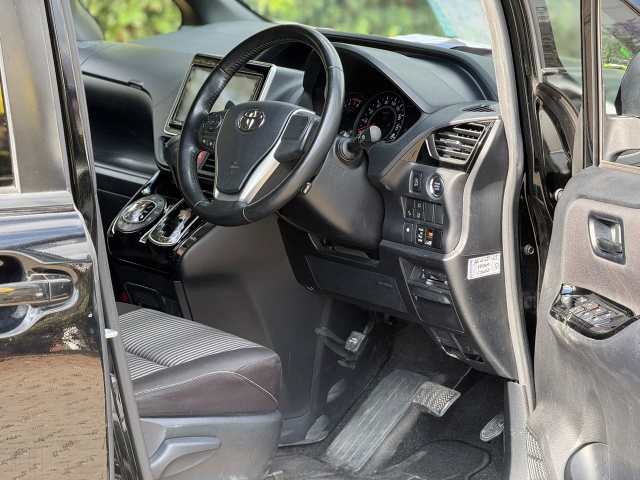 Vehicle photo 5