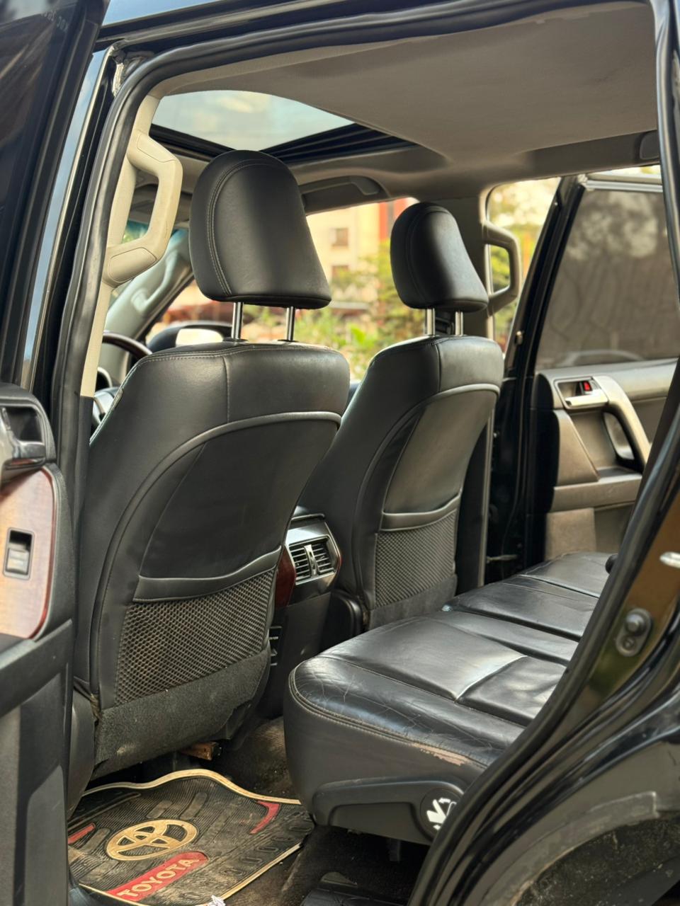 Vehicle photo 7