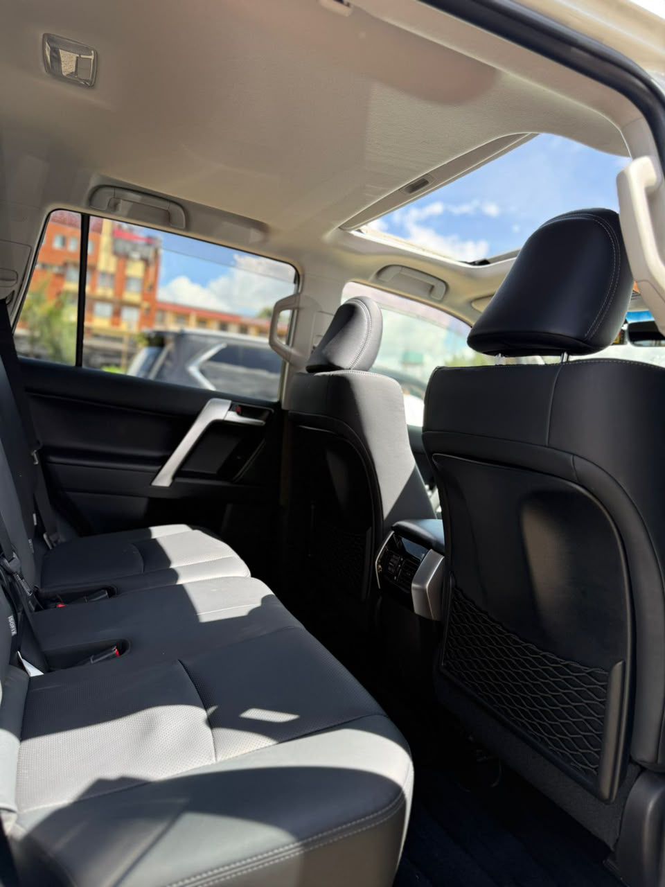 Vehicle photo 7