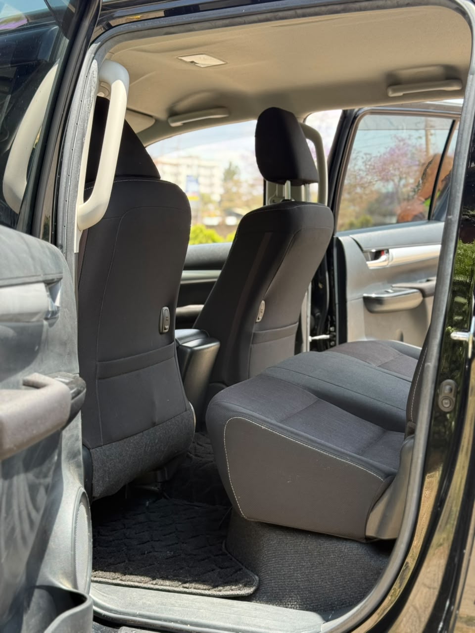 Vehicle photo 7