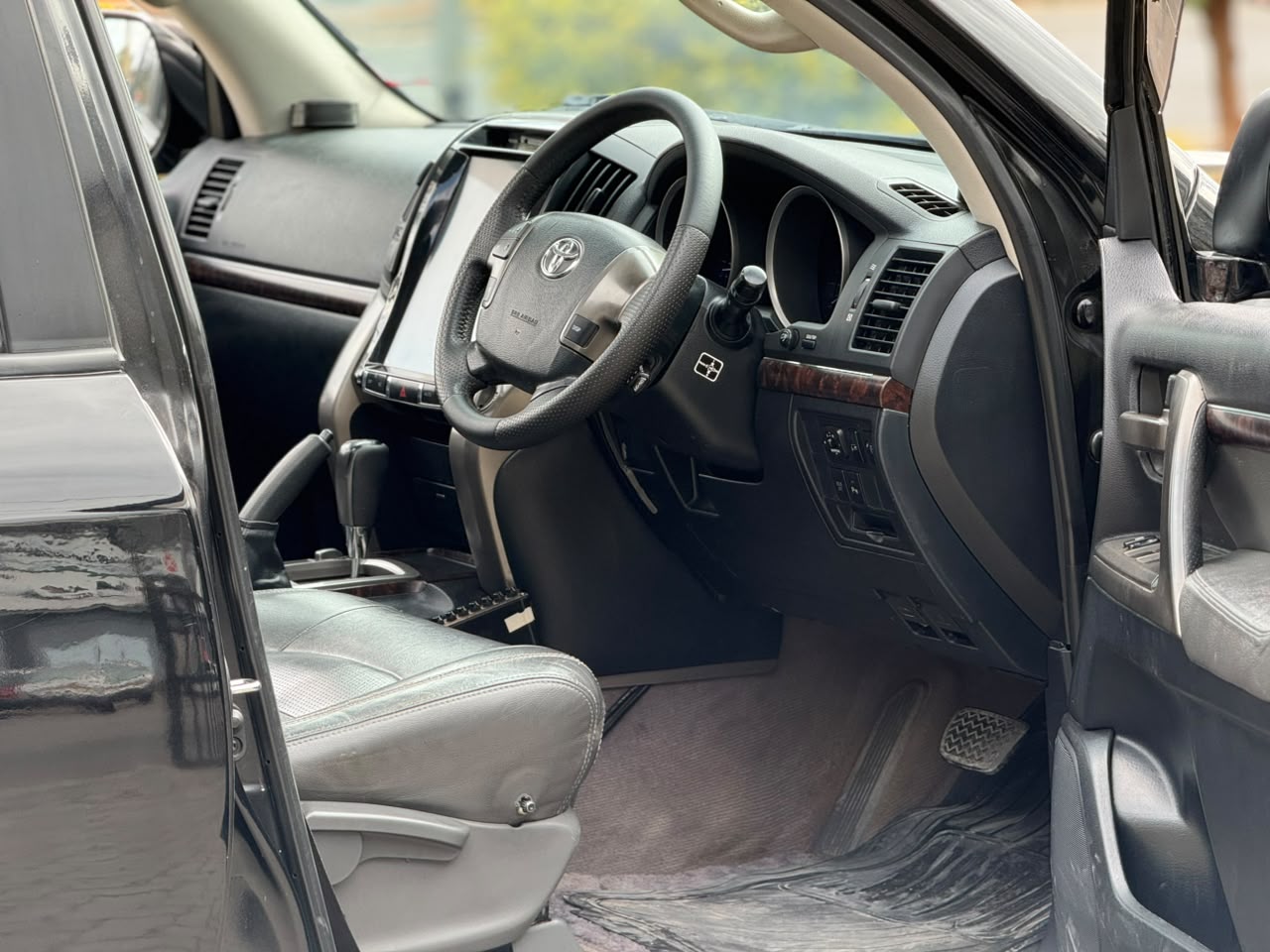 Vehicle photo 5