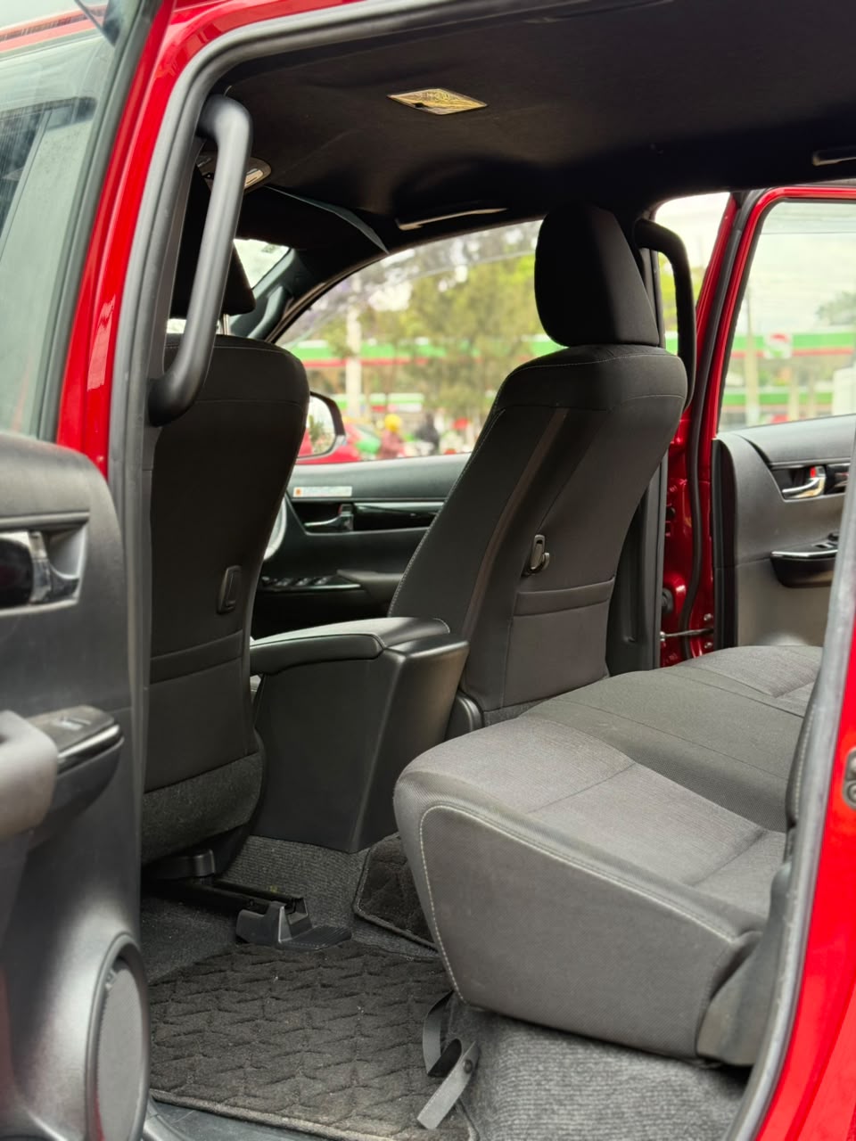Vehicle photo 6