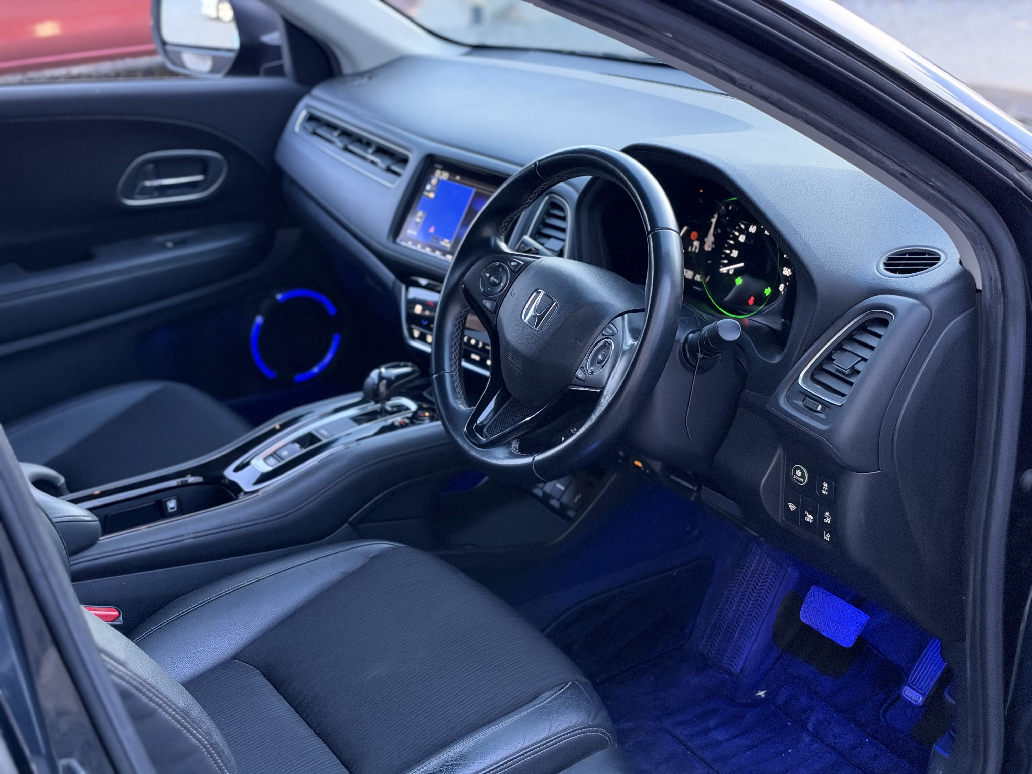 Vehicle photo 4