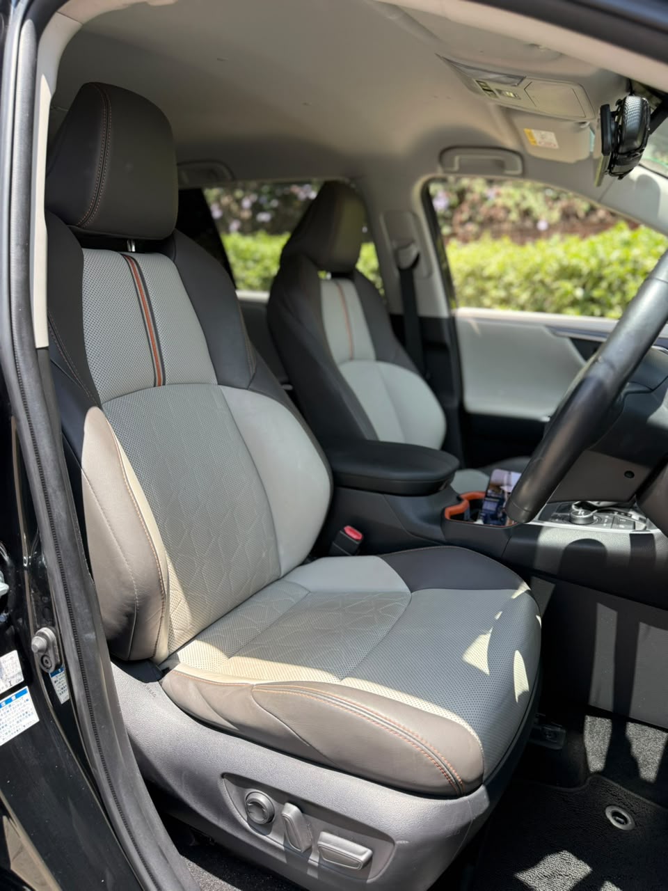 Vehicle photo 6