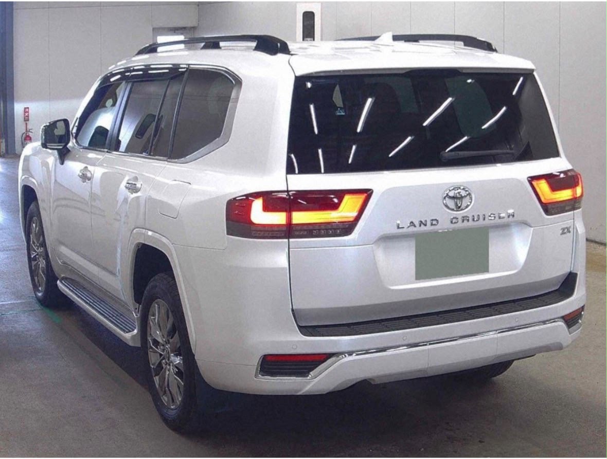Vehicle photo 2