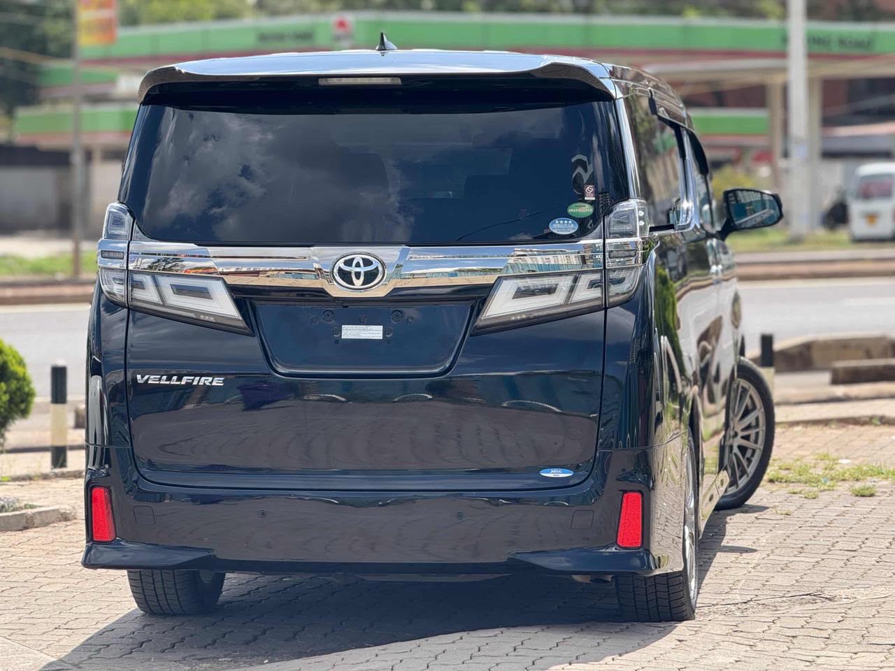 Vehicle photo 2