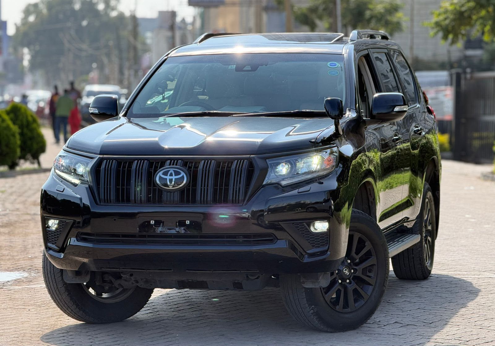 Vehicle photo 3