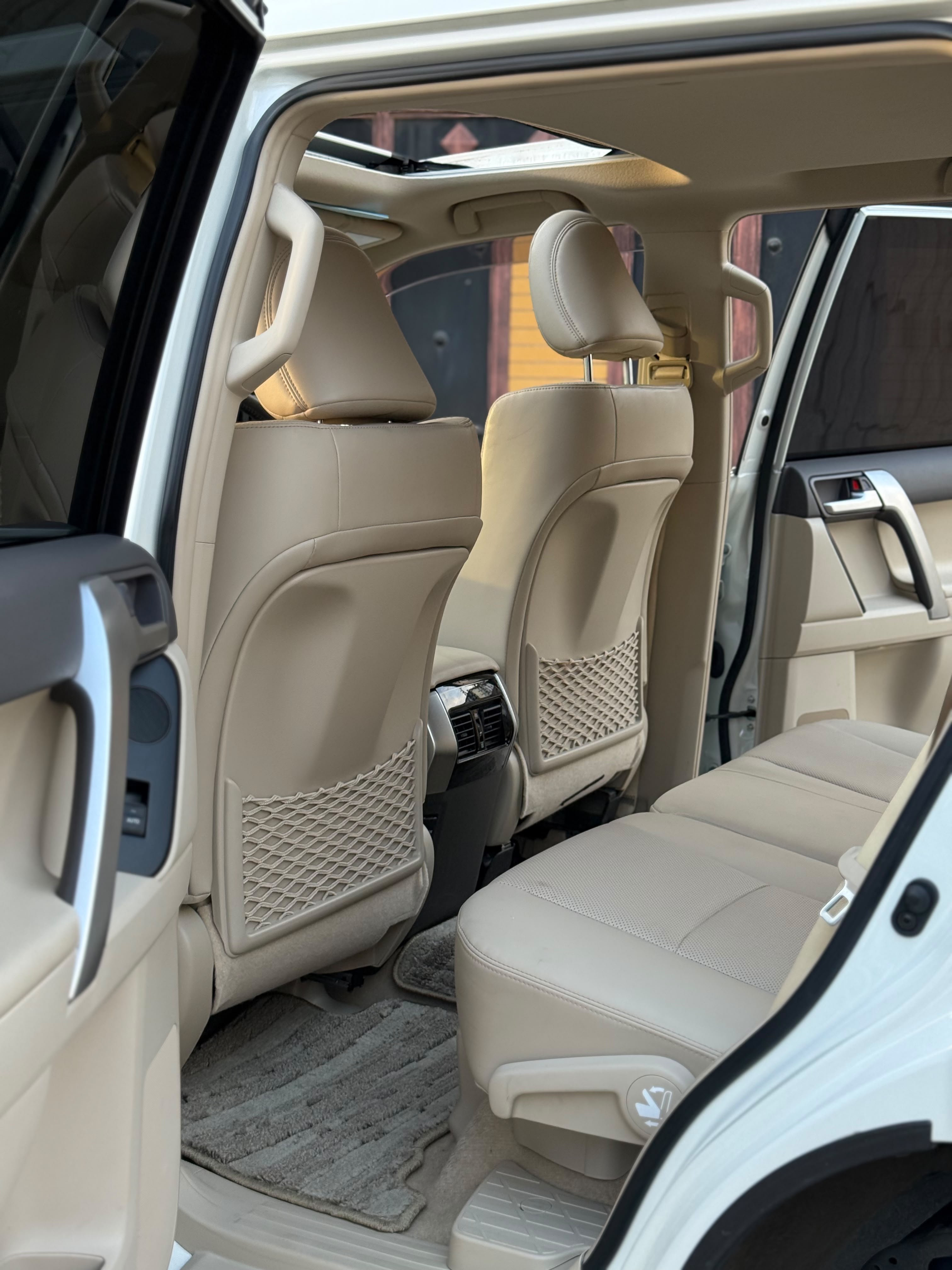 Vehicle photo 8