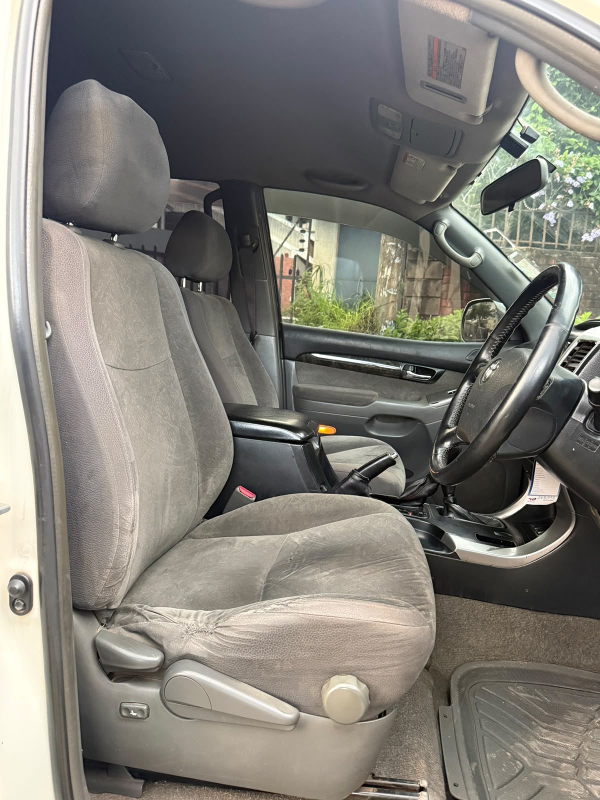 Vehicle photo 6