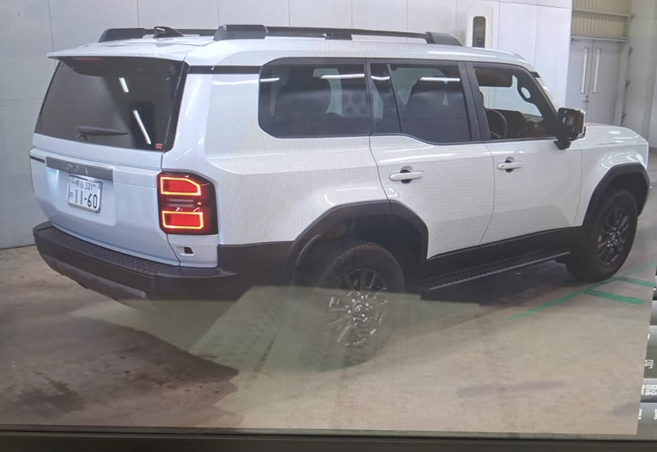Vehicle photo 2