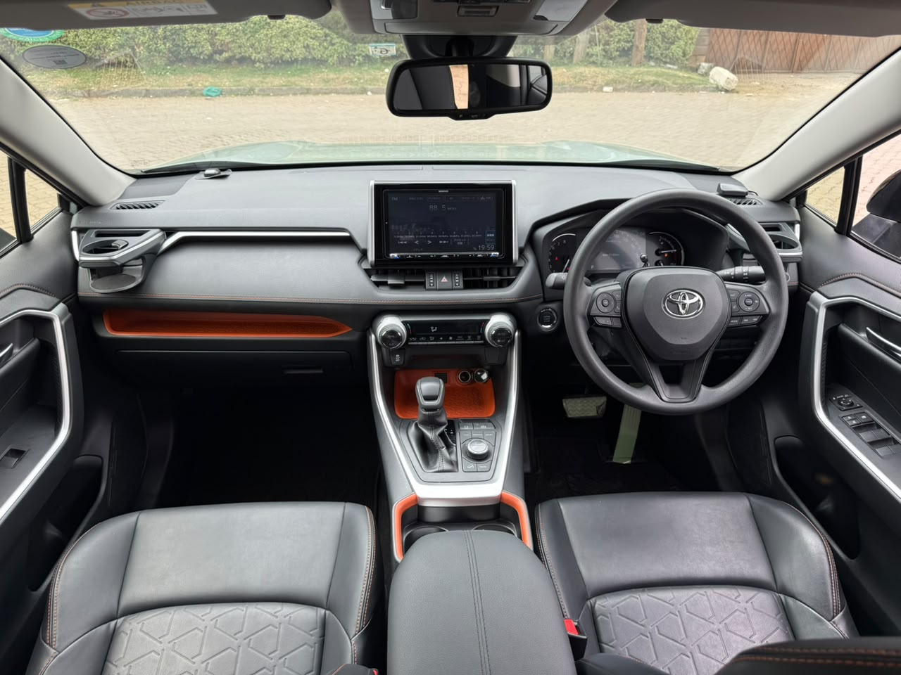 Vehicle photo 8