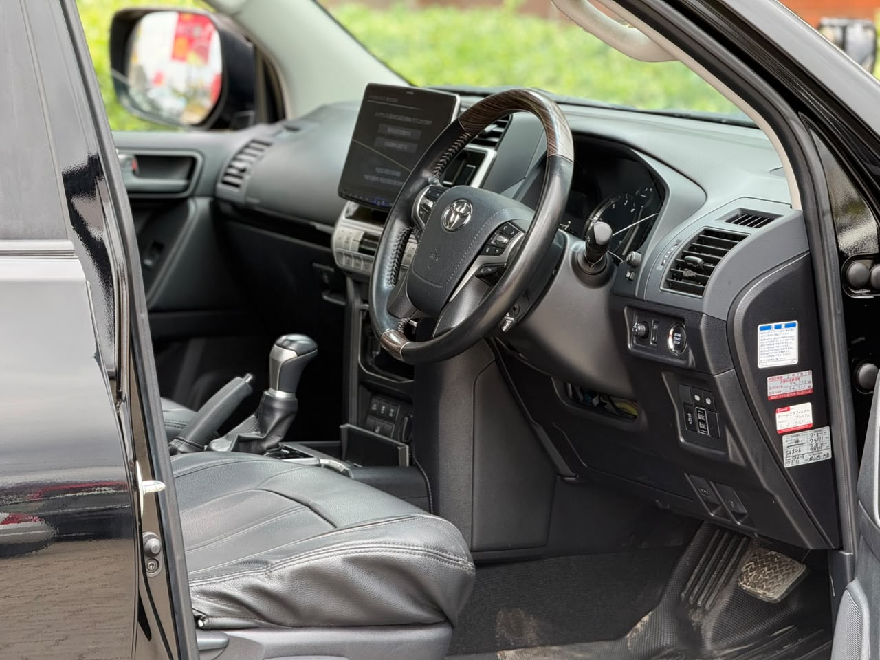 Vehicle photo 4