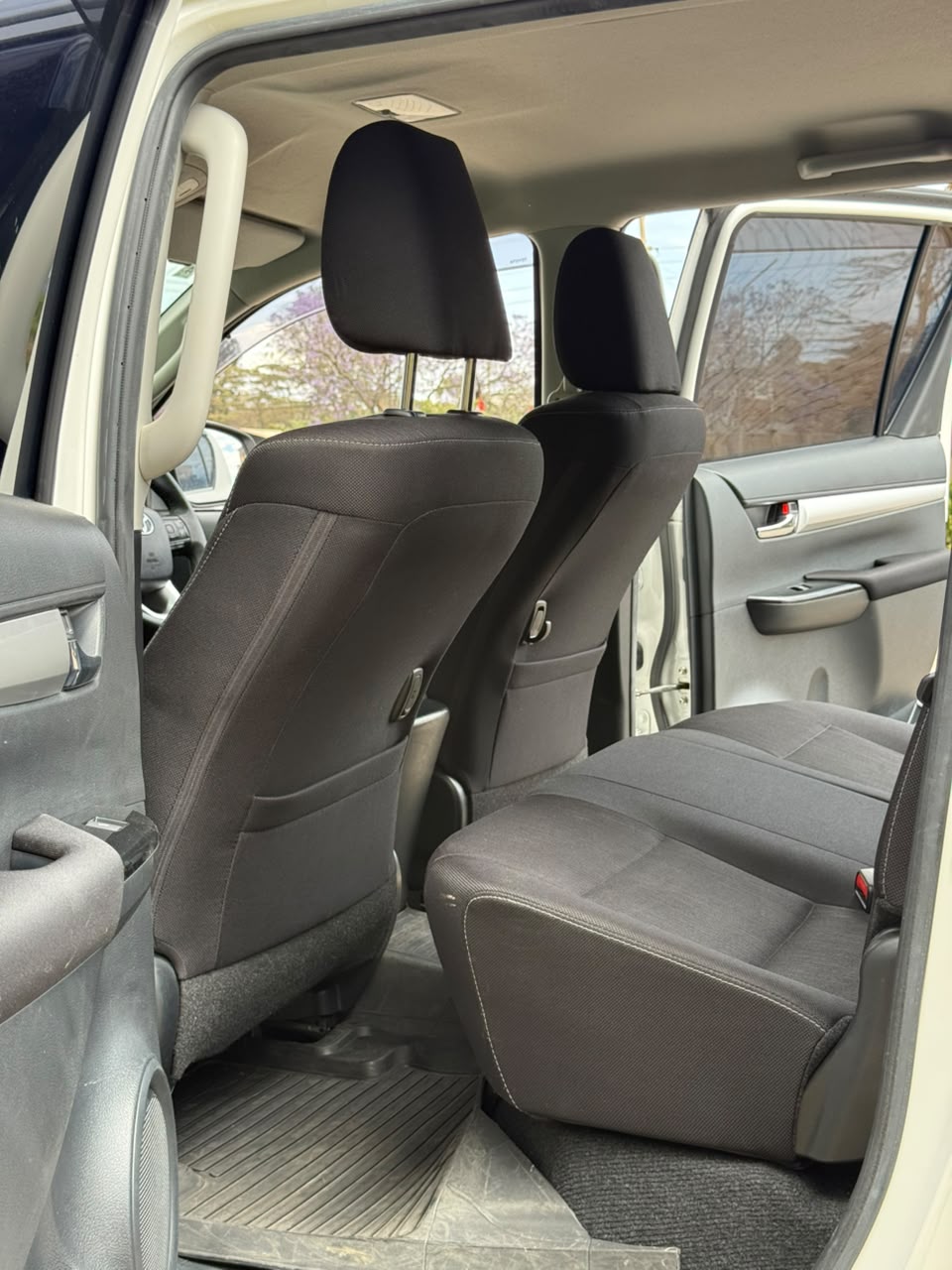 Vehicle photo 7