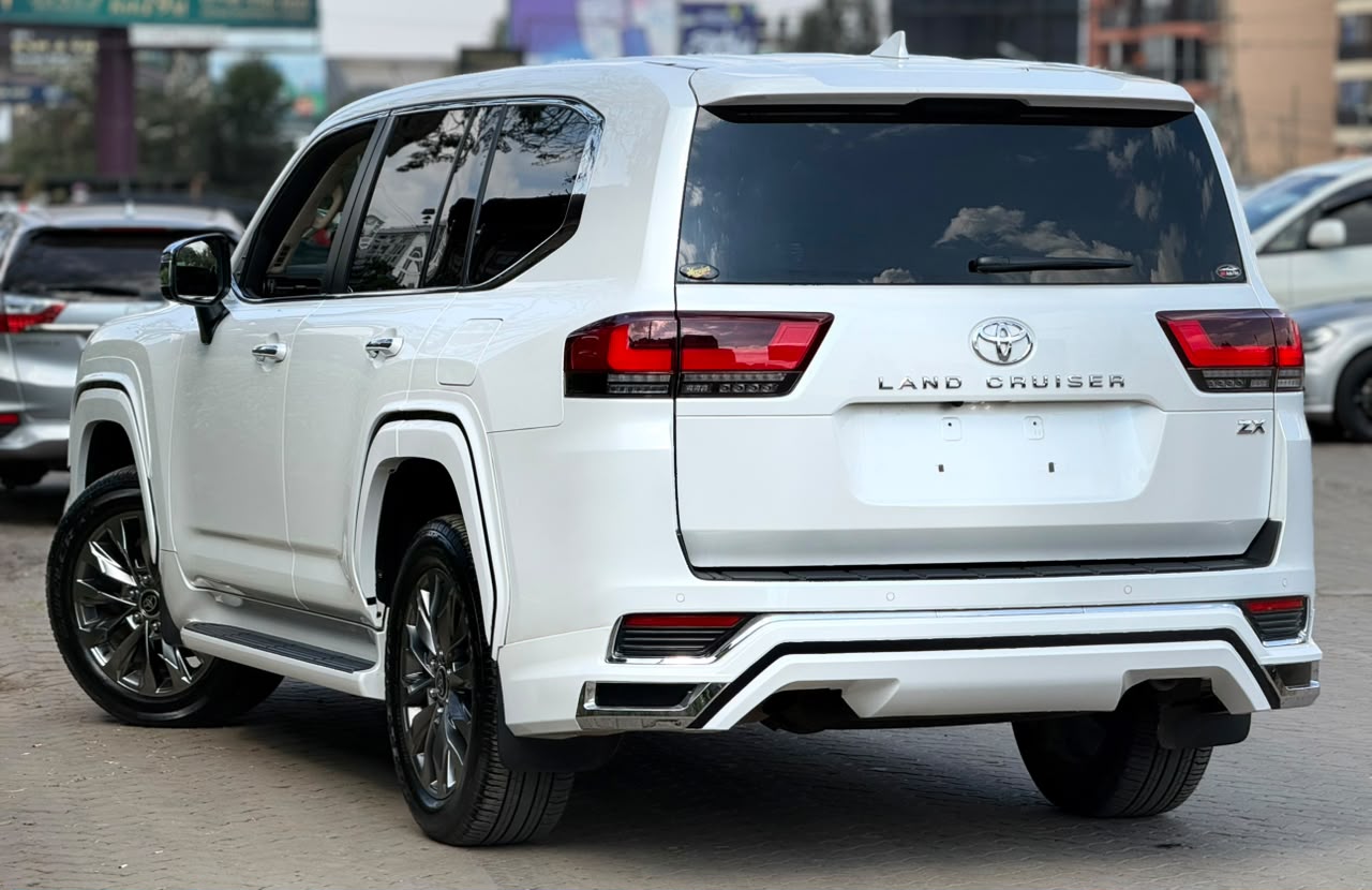 Vehicle photo 4