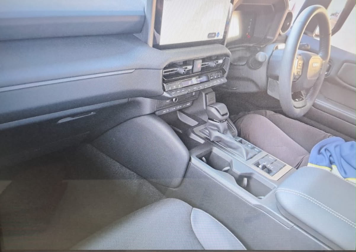 Vehicle photo 4