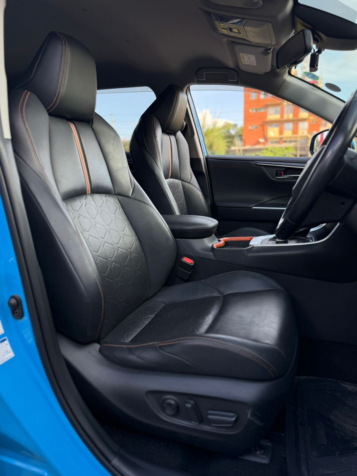 Vehicle photo 6