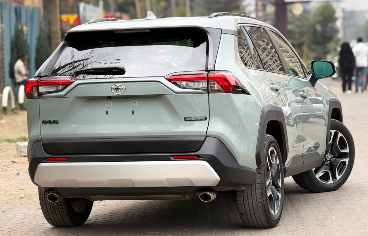 Vehicle photo 4