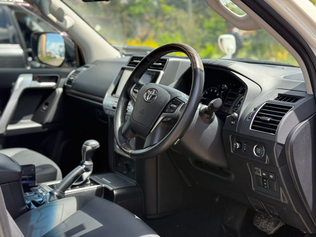 Vehicle photo 5