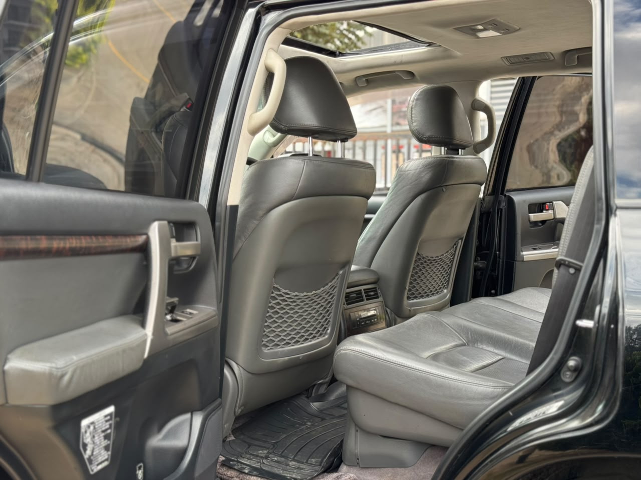 Vehicle photo 7