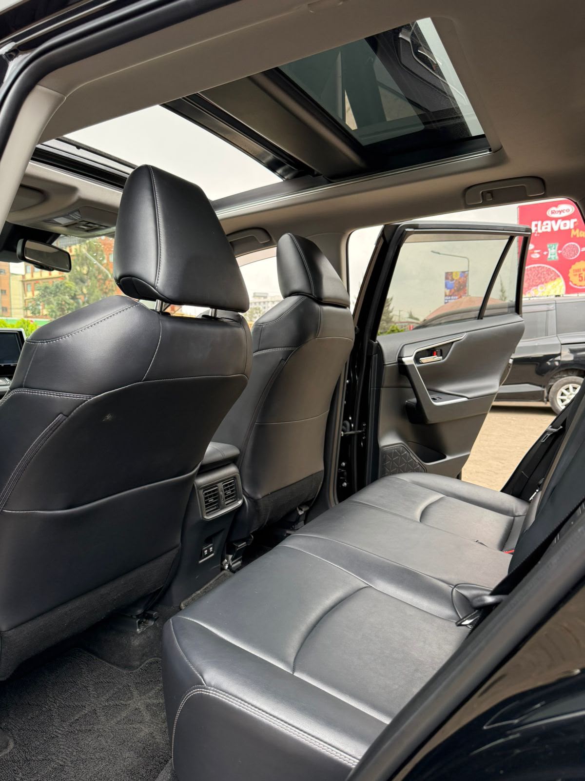Vehicle photo 8