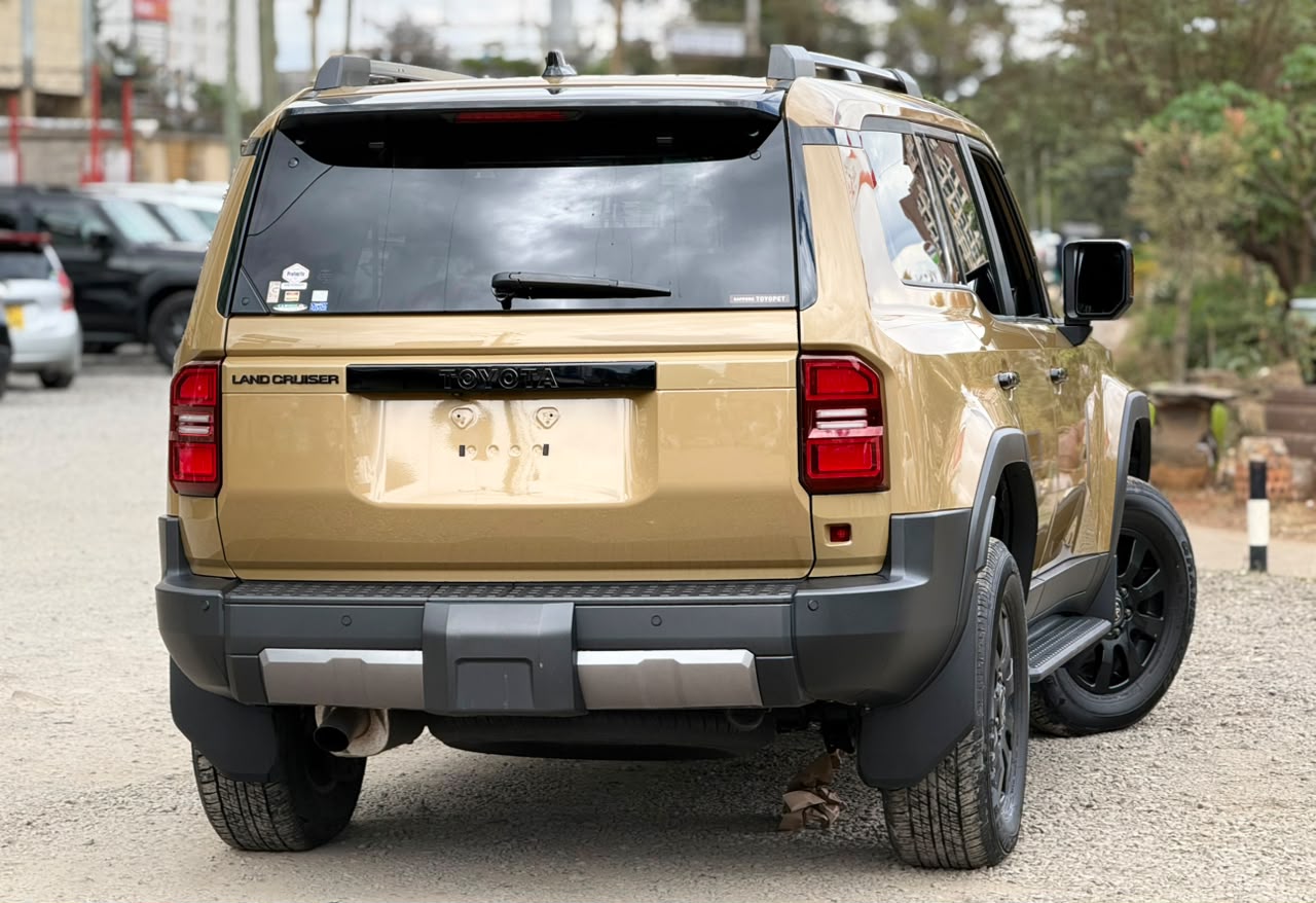 Vehicle photo 4