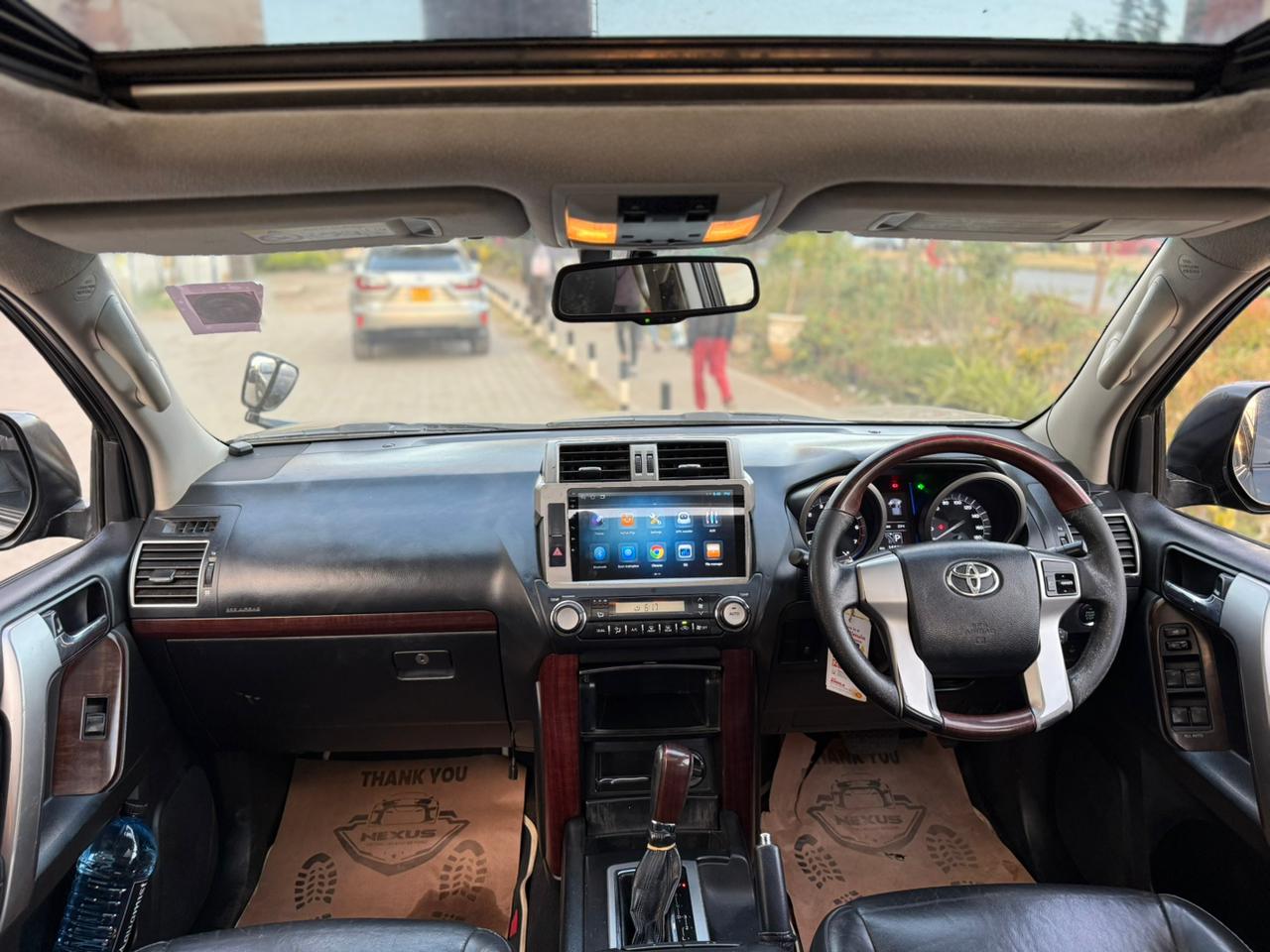 Vehicle photo 8