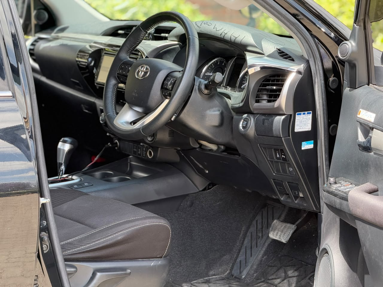 Vehicle photo 5