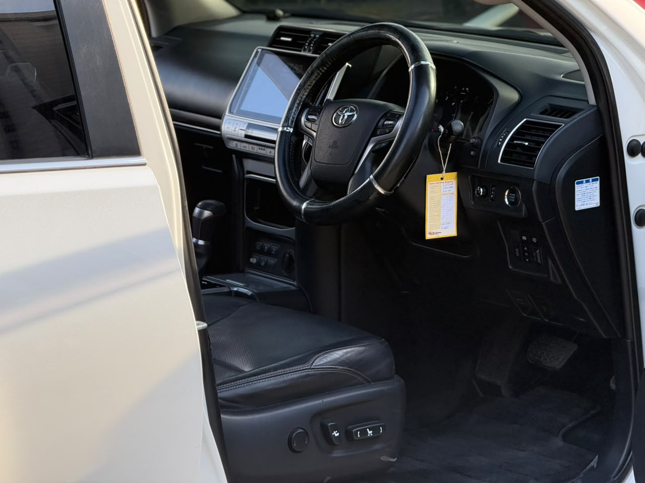 Vehicle photo 5