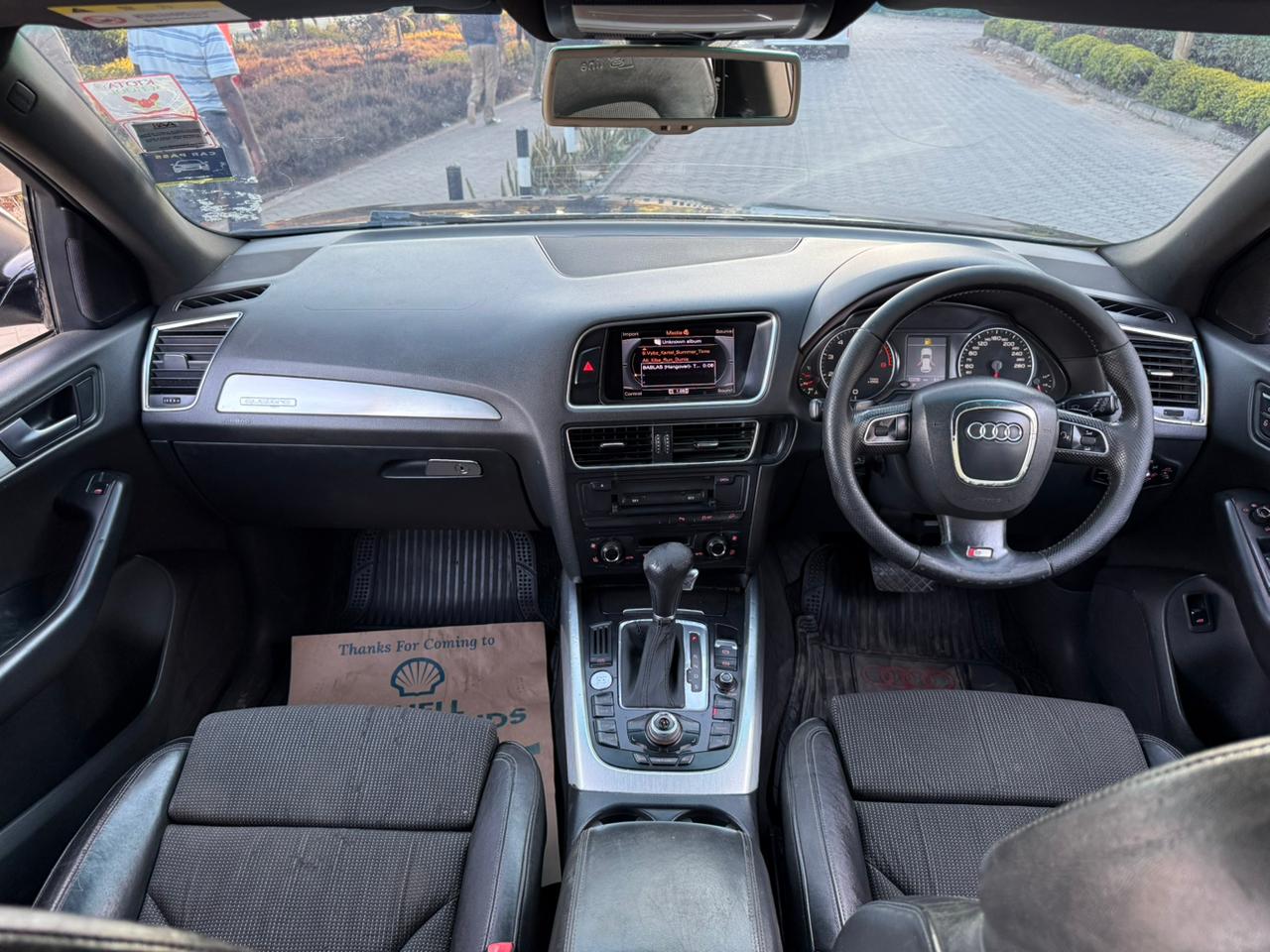 Vehicle photo 8