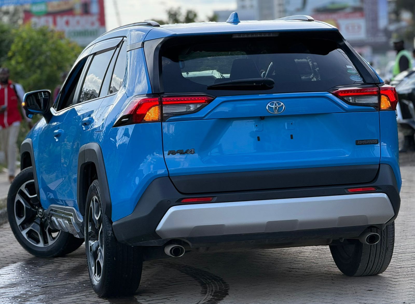 Vehicle photo 2