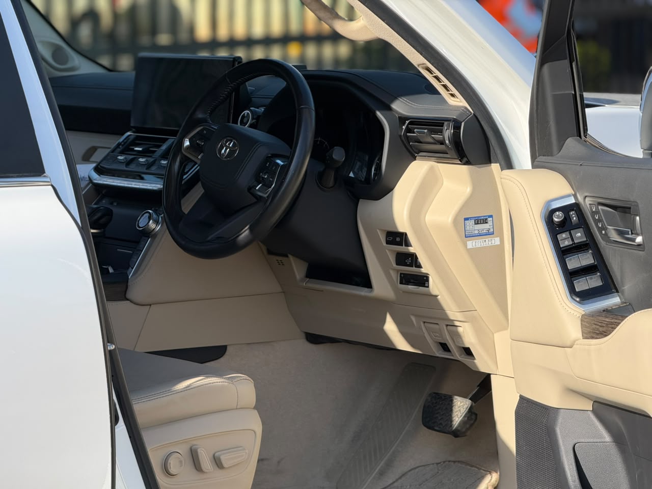 Vehicle photo 5
