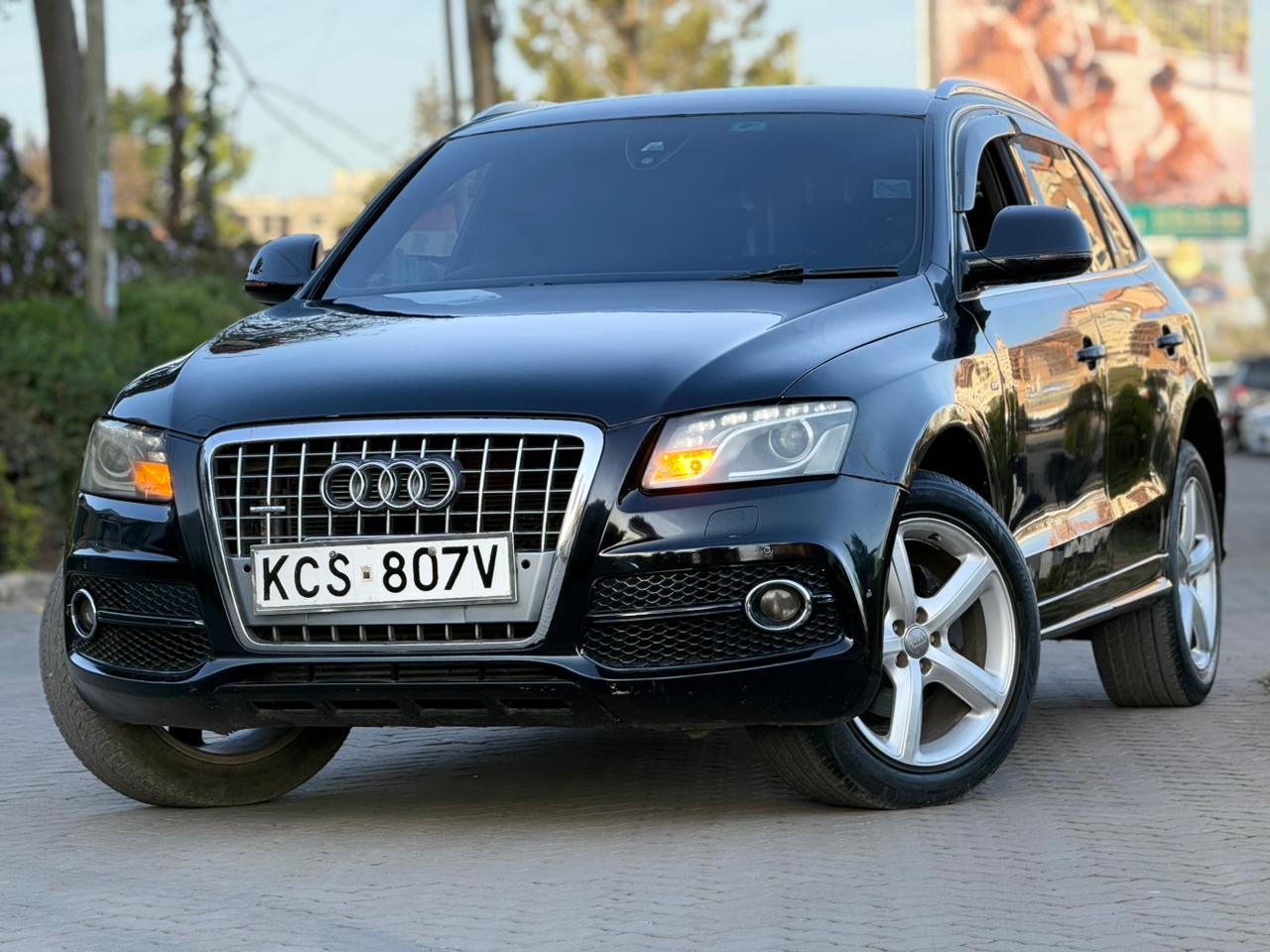 Vehicle photo 3
