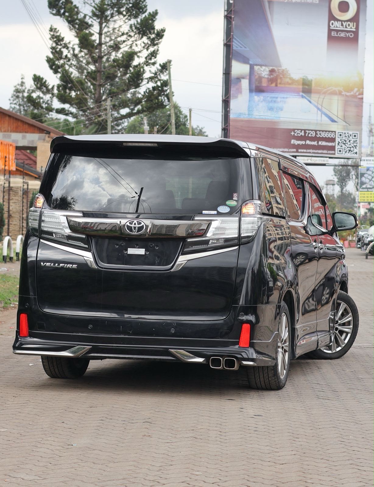 Vehicle photo 4