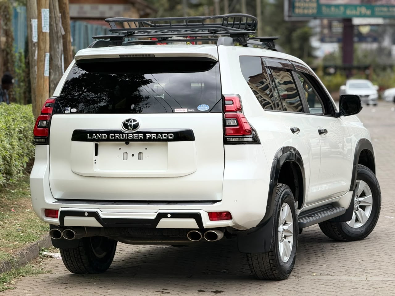 Vehicle photo 4