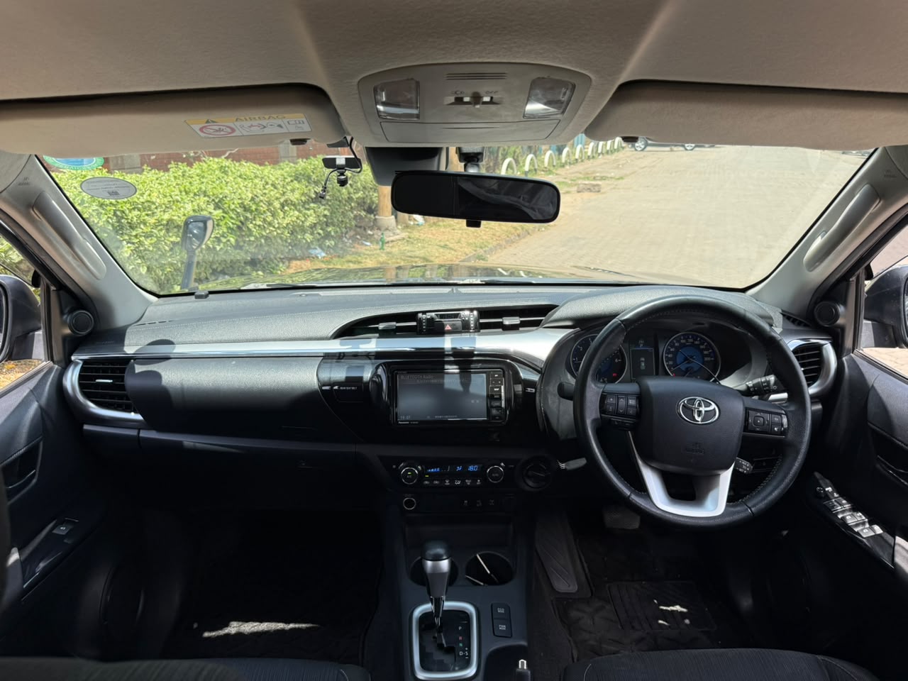 Vehicle photo 8