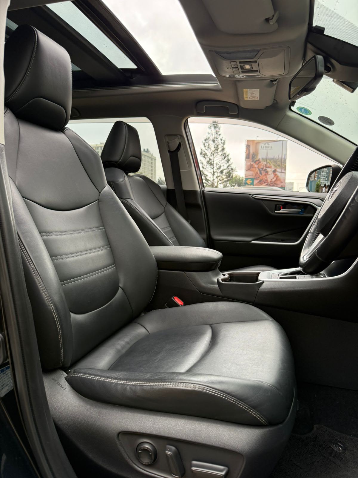 Vehicle photo 7
