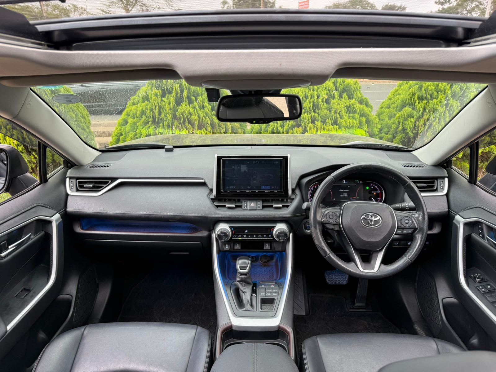 Vehicle photo 6