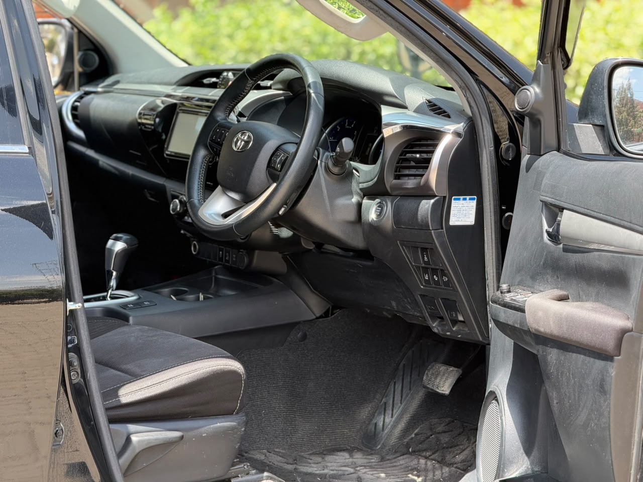 Vehicle photo 5