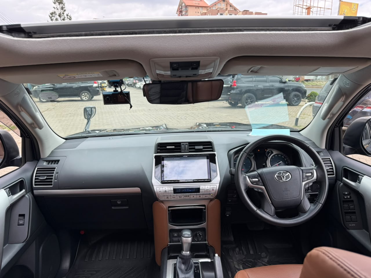 Vehicle photo 7